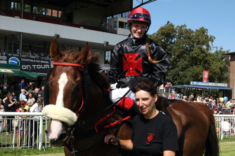 Torqueville kämpft sich wieder ins Ziel!