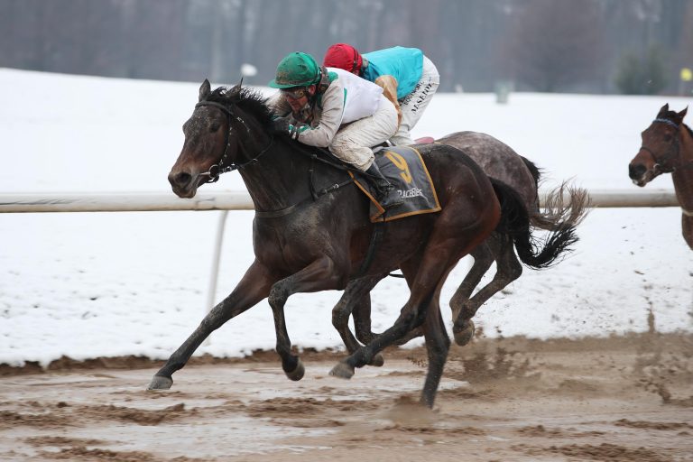 Endlich vorne! Varvara macht die Trainerin Happy