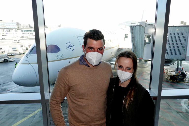 Sven Schleppi und Sibylle Vogt kurz vor dem Abflug