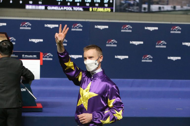 Purton meldet sich nach Sturz zu Wort